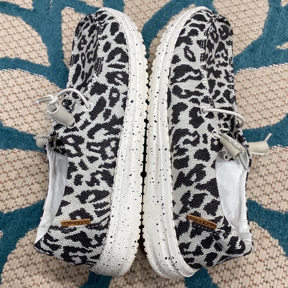 Hey Dude Wendy Woven Cheetah Grey Women’s Slip-On Shoes - Picture 4 of 9